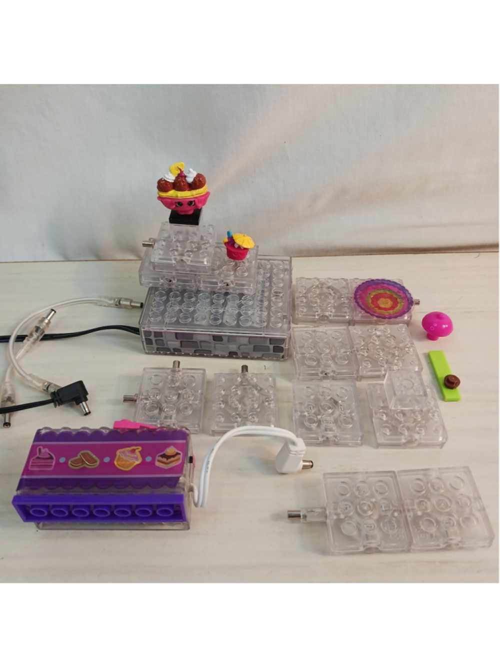 Shopkins Light Up Play Building Blocks LOT W/Banana Splitty Sweet Treats